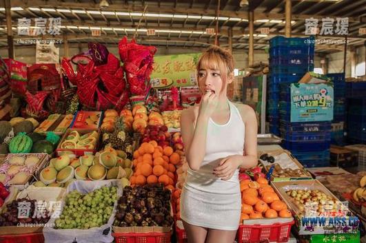 AISS爱丝(钻石版) - 萱萱在这里：健身原图，肩膀宽得我也忍不住想迈入健身房-窗宸瑗