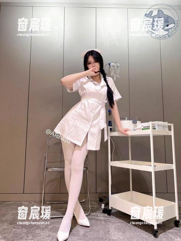 AT鲨的私拍作品，生日奶油能不能不这么懒惰呢？-窗宸瑗