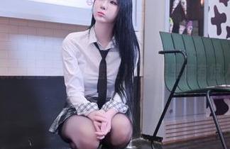 不小心跑题的Bomi(普美)，合照里藏有惊人剧情