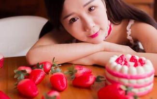 GIRLT果团网 - 裴希西的红裙就像资源一样，在线流转不停！
