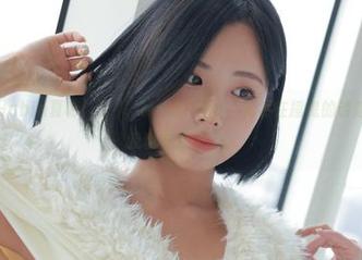 图片中的Habin夏彬(하빈)，MissDica，竟然在摇曳的诗意中沉醉？我也有点晕了。