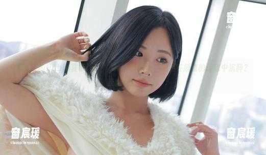 图片中的Habin夏彬(하빈)，MissDica，竟然在摇曳的诗意中沉醉？我也有点晕了。-窗宸瑗