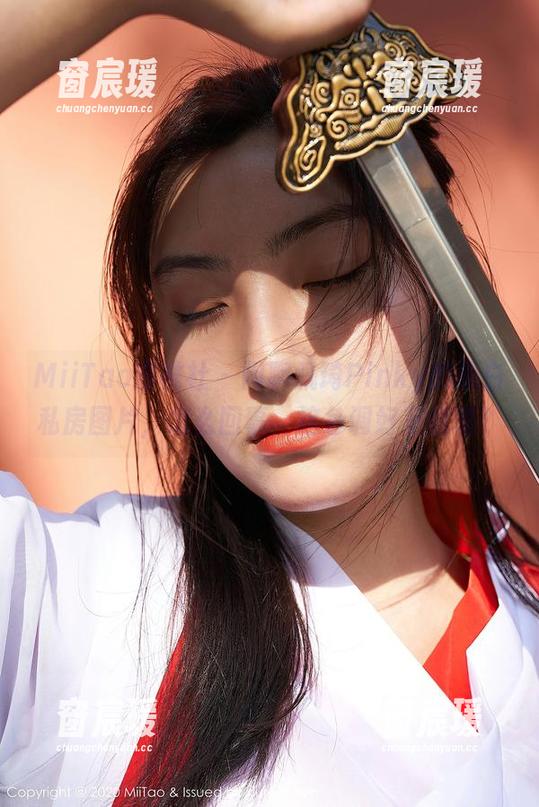 MiiTao蜜桃社 - 闲聊佩琦Pinky的黑白私房图片，怎么回事，这色调好有意思？-窗宸瑗