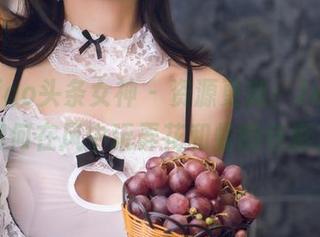 TouTiao头条女神 - 资源更新：JennyR如何在风中玩弄花和蛇的色彩？