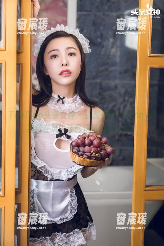 TouTiao头条女神 - 资源更新：JennyR如何在风中玩弄花和蛇的色彩？-窗宸瑗
