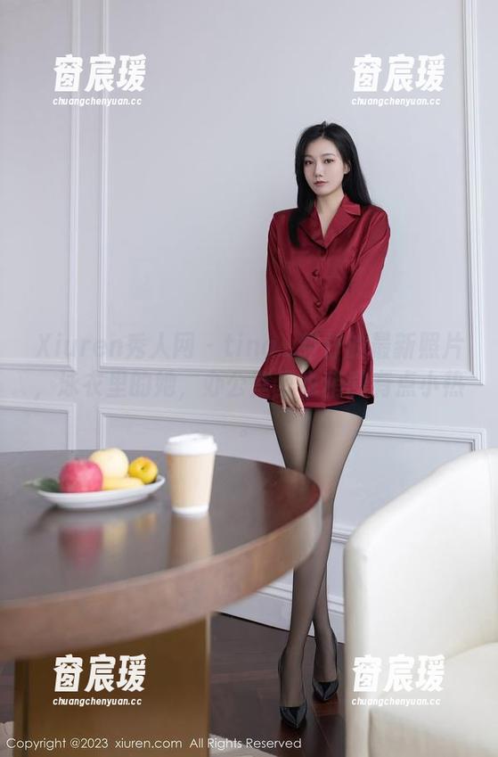 Xiuren秀人网 - tina_甜仔的最新照片，泳衣里的她，办公室里也稍微有点小热。-窗宸瑗