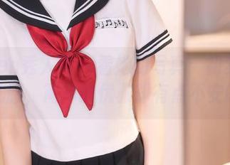 Xiuren秀人网 - 看她的写真：初梦瑶与那件礼服，简单的优雅却有点不安的味道
