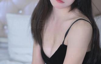 Yiko湿润兔的裸足时刻，高清图册带你走近她