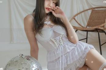 Yuna(윤아)的透明写真合集——穿衣镜里的自我太有趣了吧！
