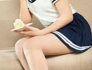 丽柜 - 美图啦！怡萱冷静的校服照，真想在墙上挂一整排！
