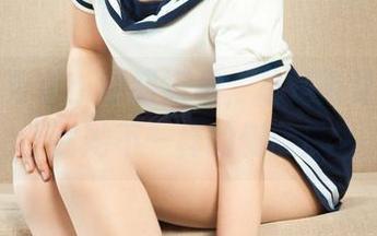 丽柜 - 分享：甜甜短裙，总是能让我关注到她不一样的侧脸！
