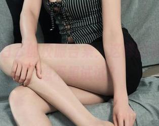 丽柜 - 白云的校服合集：这样的姿态，你想不想试试？