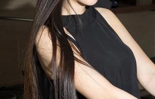 克拉女神 - 披巾玉露，私拍之中的璇子让我好想问这披巾是不是从天上掉下来的。