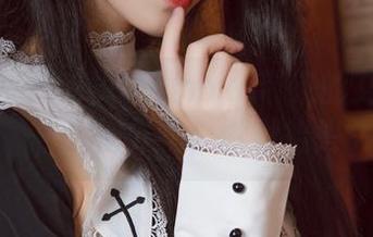 精选图库：南桃Momoko带来的艾蕾女仆，人间尤物，默默抬头