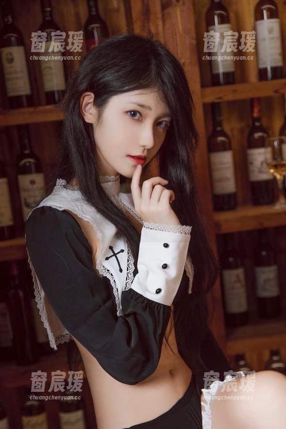 精选图库：南桃Momoko带来的艾蕾女仆，人间尤物，默默抬头-窗宸瑗