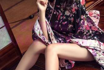 头条女神 - 查莉娅的美腿，图库上方的迷人风景投影，近乎无害。