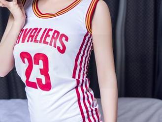 头条女神 - 无圣光的申美嫣，裸足的夏日即视感，真的不会热吗？