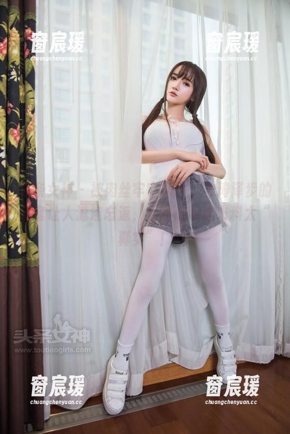 头条女神 - 被肉丝牢牢抓住，神琦泽步的全套让人流连忘返，只能感叹这布料太“真实”！-窗宸瑗