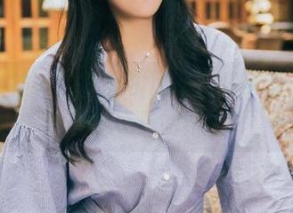 头条女神 - 阿依努尔瓦娅：超高清，婚纱也能变玩具的作品？