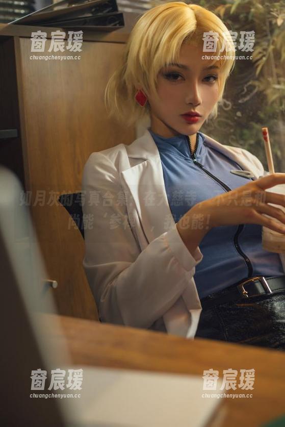 如月灰的写真合集：在大慈寺，不只是和尚能‘参禅’，我也能！-窗宸瑗