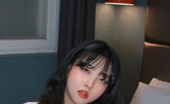 原图鉴赏：哇，宋哈娜(송하나)在DJAWA-HappyHanaLife的那一瞬，怎么看都是个小魔女的节奏。