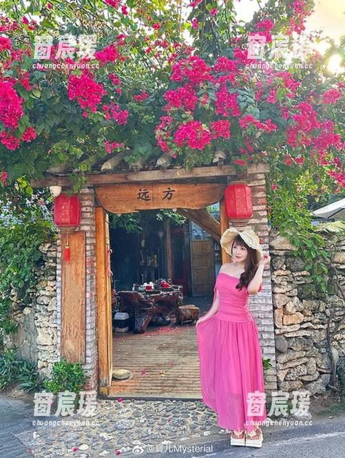 宝儿mysterial的白色图包，心里默念着“不群，别羡慕”。-窗宸瑗