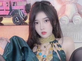 小小奶瓶儿在线玩转牛仔裤合集，帅气得让人想起街头风？