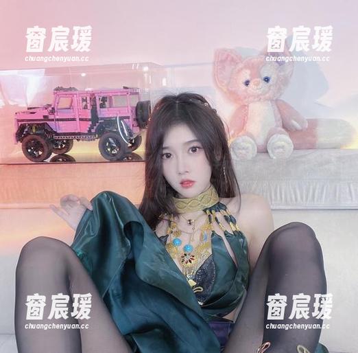 小小奶瓶儿在线玩转牛仔裤合集，帅气得让人想起街头风？-窗宸瑗