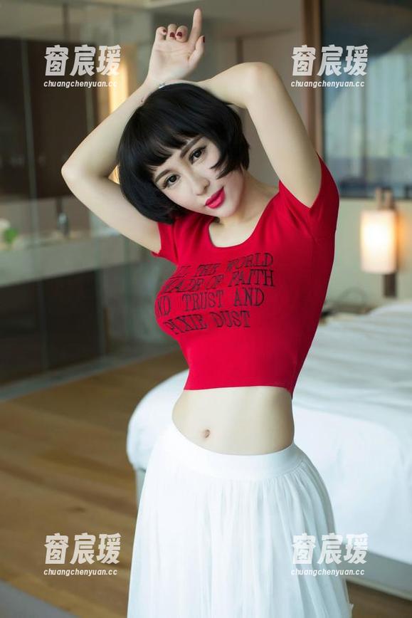 尤果网 - 叶籽亿与礼服的低语：高清里偷偷绽放的情感-窗宸瑗