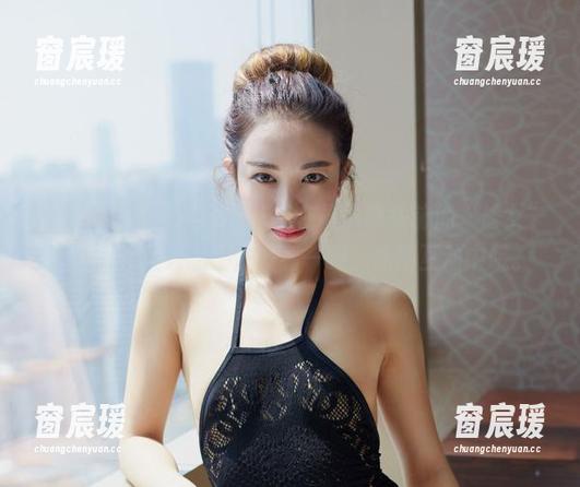 尤物馆 - 孟狐狸FoxYini在摄影镜头前的“修女”姿态，总让人忍不住多看一眼，原图互动中哦。-窗宸瑗