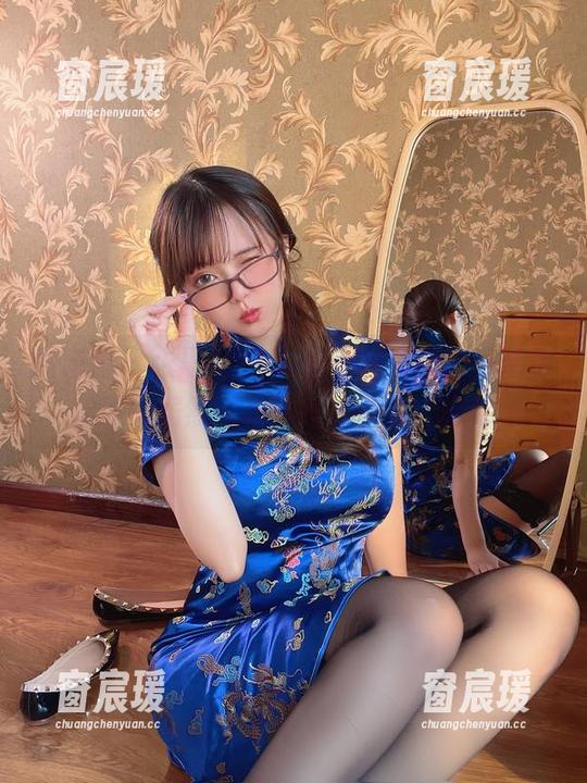 微密圈 - 张思允nice的新片来啦，吊带黑丝原图居然还有这样的角度...嗯嗯～-窗宸瑗
