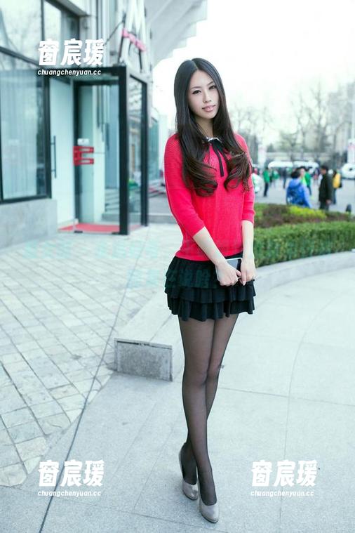 推女郎 - 永远好奇，王明明到底拿牛仔裤图集在说啥？-窗宸瑗