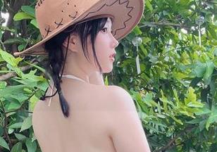 这个圣诞，是一只废喵了邀你看私拍写真：居家驯鹿风，停不下来！