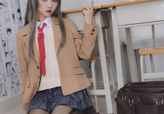 不可思议的组合，果咩酱的jk套图就是最新的“穿衣指南”，哈哈，真得向你学习！