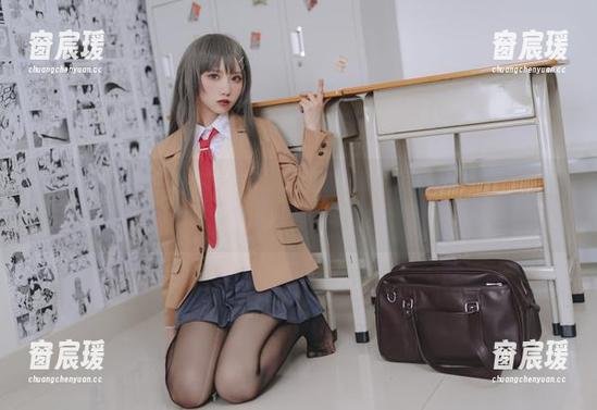 不可思议的组合，果咩酱的jk套图就是最新的“穿衣指南”，哈哈，真得向你学习！-窗宸瑗