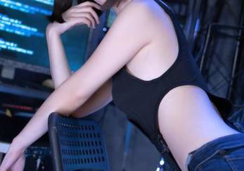 桃良阿宅带来的JK套图：突然有种想要咬咬她的冲动呀！