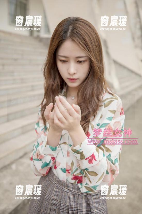 梦丝女神 - 图包更新：玥玥的女侠气场不敌奶茶的魔力！-窗宸瑗