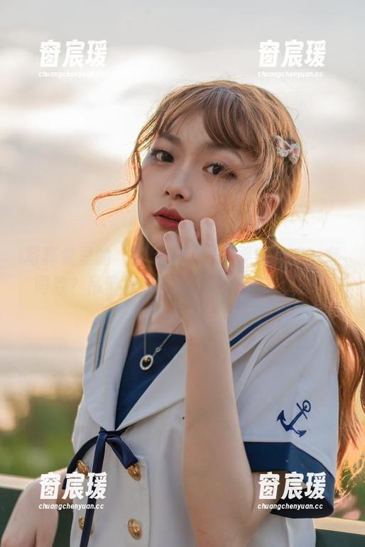 写真集里的“梨瑾瑾”要不要给我来一套同款？吊带裙好像那不经意间的优雅。-窗宸瑗