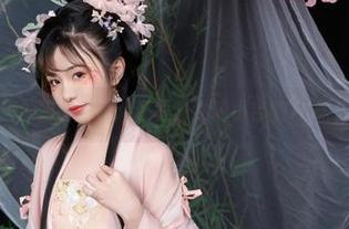 私拍图包里的猫咪日记：爆机少女喵小吉的JK时光忙坏了！