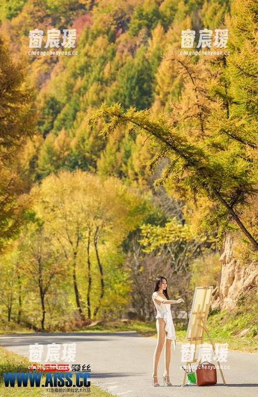 爱丝 - 办公室照进现实：何冉的最新写真集让每一张都想上班？-窗宸瑗