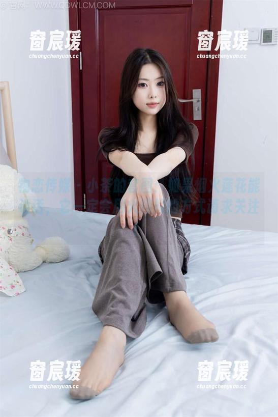 物恋传媒 - 小茶的套图：如果烟火莲花能说话，它一定会用火辣辣的方式请求关注！-窗宸瑗