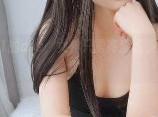 白银81的cos，女神只需高清滤镜便可无敌。