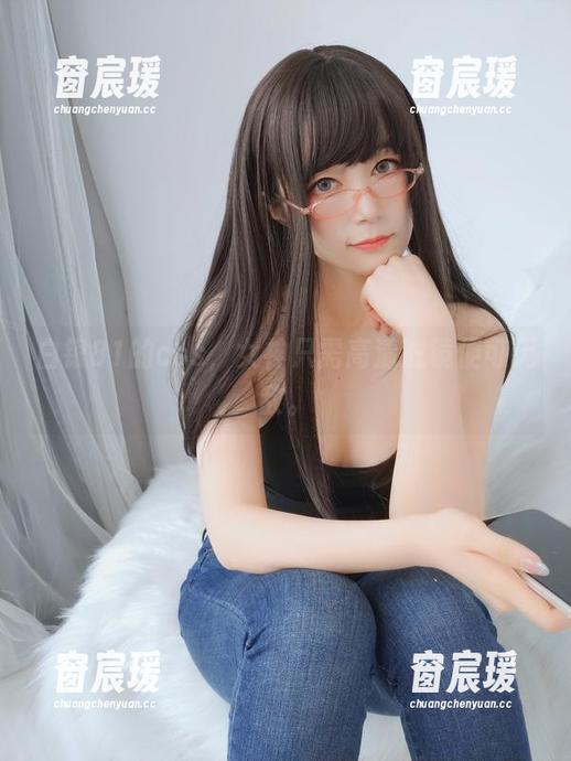 白银81的cos，女神只需高清滤镜便可无敌。-窗宸瑗