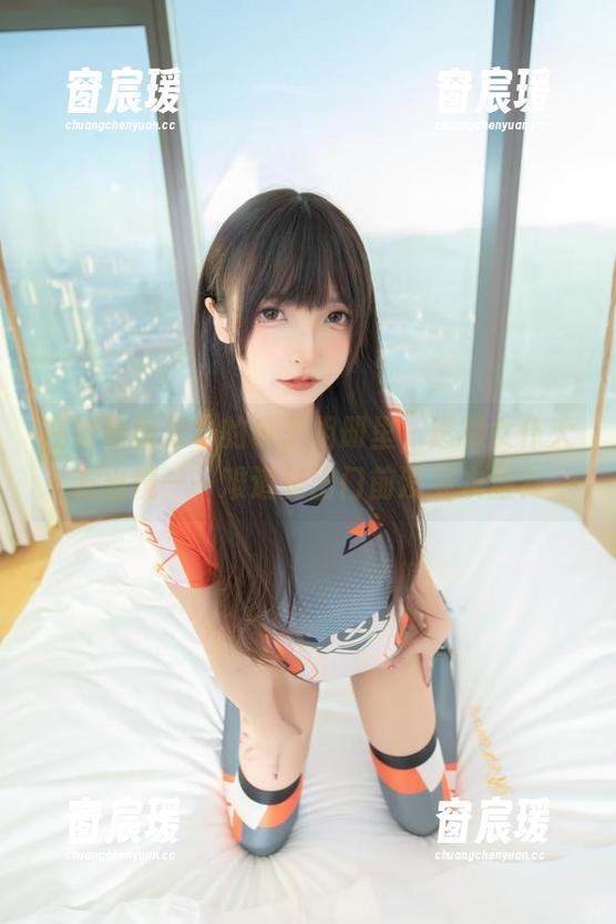 在神乐坂真冬的电子相册里，透明女仆大方出境——难道是出门前没穿衣服？-窗宸瑗