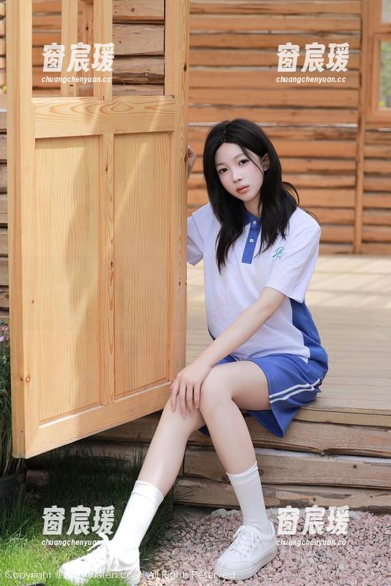 秀人网 - Lovely璐璐的私房写真：把校园的清纯变得耐人寻味-窗宸瑗