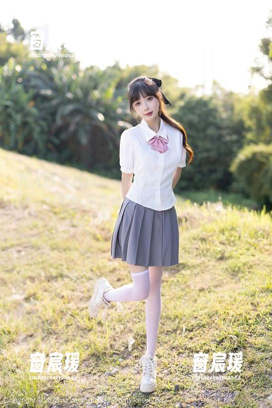 秀人网 - 夏诗诗Sally的居家定制写真，每一帧都像是在说“我就是最舒适的自己”！-窗宸瑗