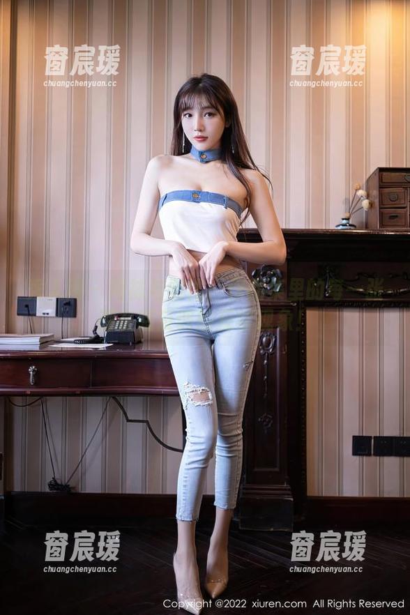 秀人网 - 网袜与娜比：作品集里的每一张都在唱反调的反常现象！-窗宸瑗