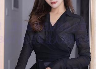 秀人网 - 当小道消息穿越办公室，徐莉芝Booty的写真让人难以抗拒！
