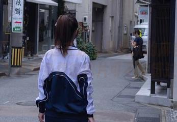 秀人网 - 你见过在泳池里跳跃的麻吉小兔子吗？这种免费的图片可不能错过哦！