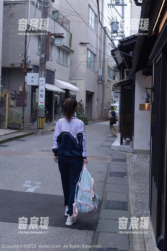 秀人网 - 你见过在泳池里跳跃的麻吉小兔子吗？这种免费的图片可不能错过哦！-窗宸瑗